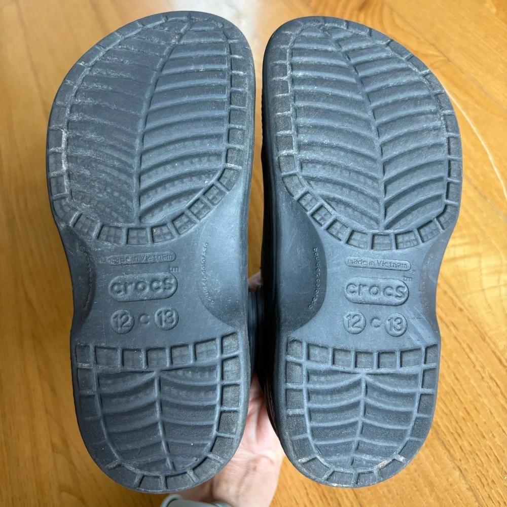 Crocs faux fur lined black winter clogs cold weather little boys girl size 12 13